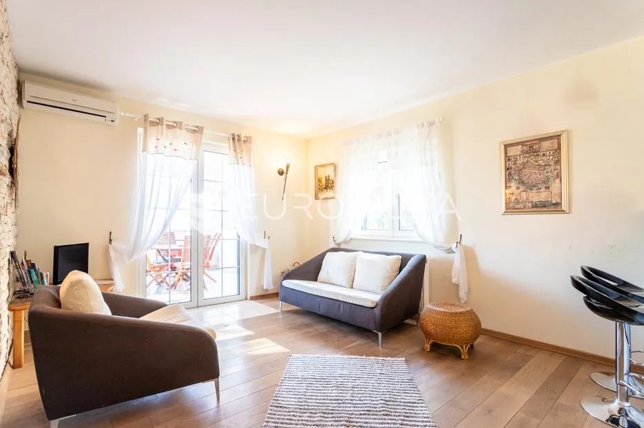 brač, supetar, kuća ukupne površine 372 m² na zemljištu površine 411 m² - slika 24