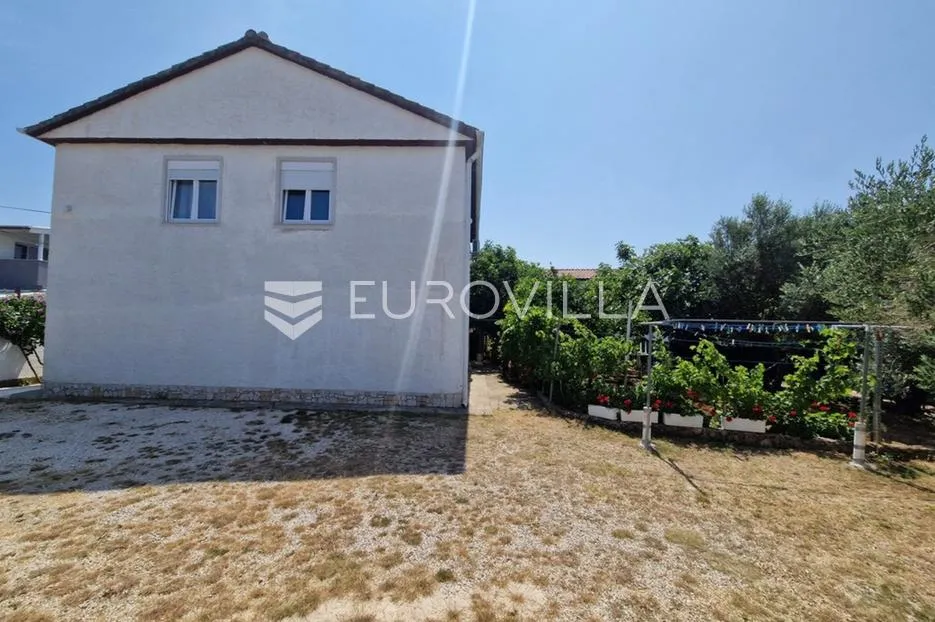 vir, apartmanska kuća s 3 jedinice, velikom okućnicom i potencijalom za bazen blizu centra - slika 52