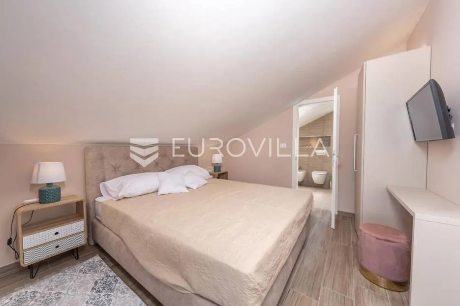 istra, poreč, luksuzna vila 244 m2 s bazenom i velikom uređenom okućnicom, pogled na more - slika 28