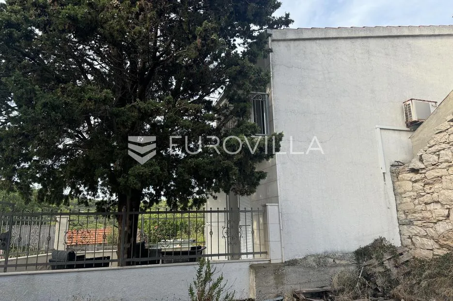 vis, brgujac, šarmantna dvojna kuća na par koraka od mora - slika 14
