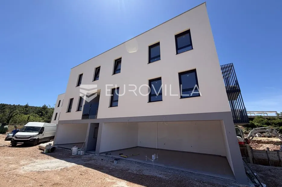 hvar, vrboska, trosoban stan u novogradnji neto korisne površine 113.75 m² - slika 5