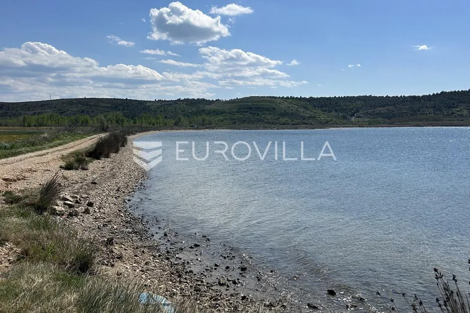 luksuzni apartman s bazenom i vrtom, prvi red do mora, rtina ražanac, s1 - slika 17