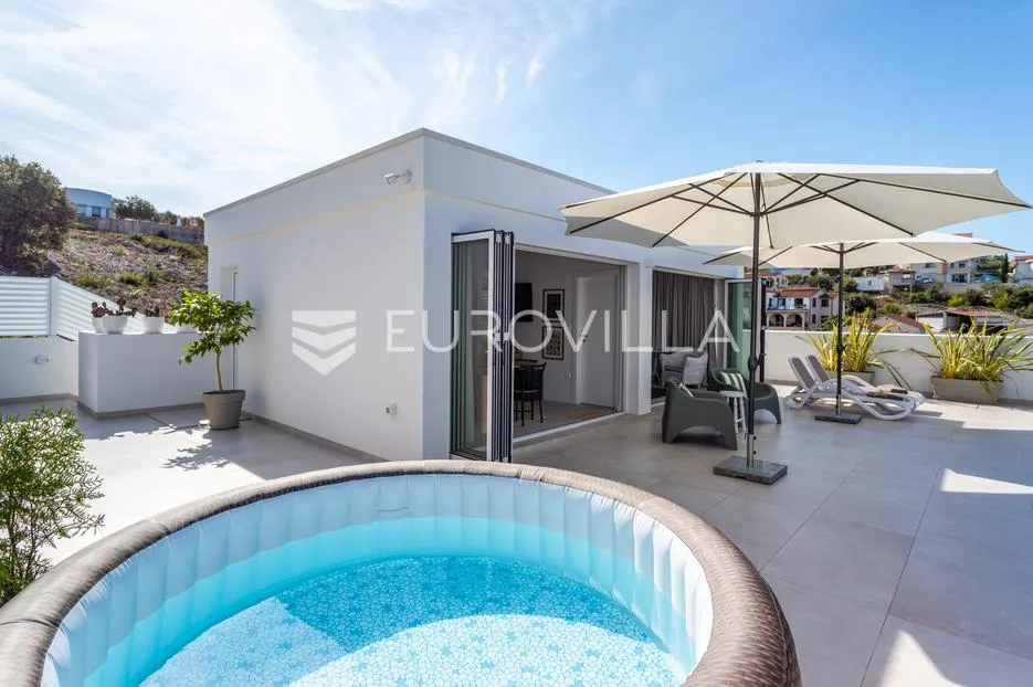 rogoznica, ražanj, prekrasna kuća s bazenom i pogledom na more, 390,51 m² - slika 27