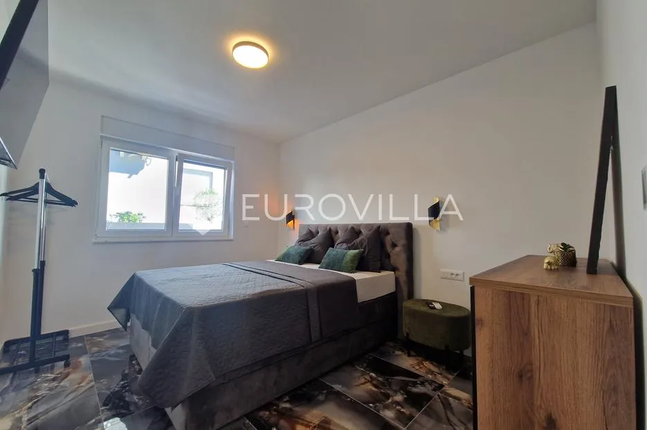 vir, moderan apartman s dvije spavaće sobe, terasom, vrtom i 2 parkirna mjesta, centar - slika 29