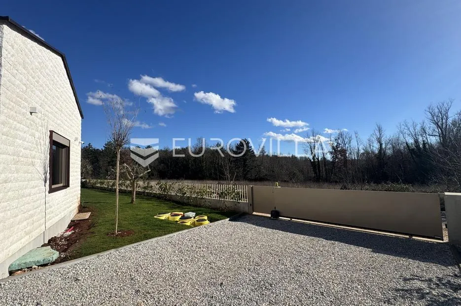 istra, majkusi, moderna prizemnica 160 m² s grijanim bazenom i uređenom okućnicom - slika 33