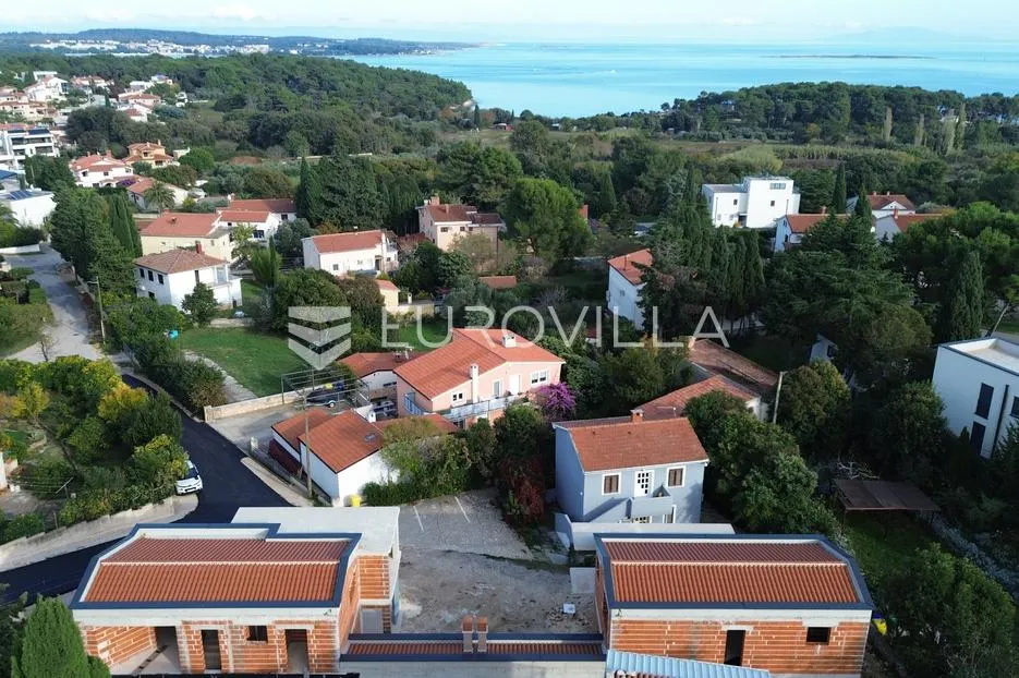 medulin, premantura, dvojne vile s potencijalom i direktnim pogledom na more - slika 2