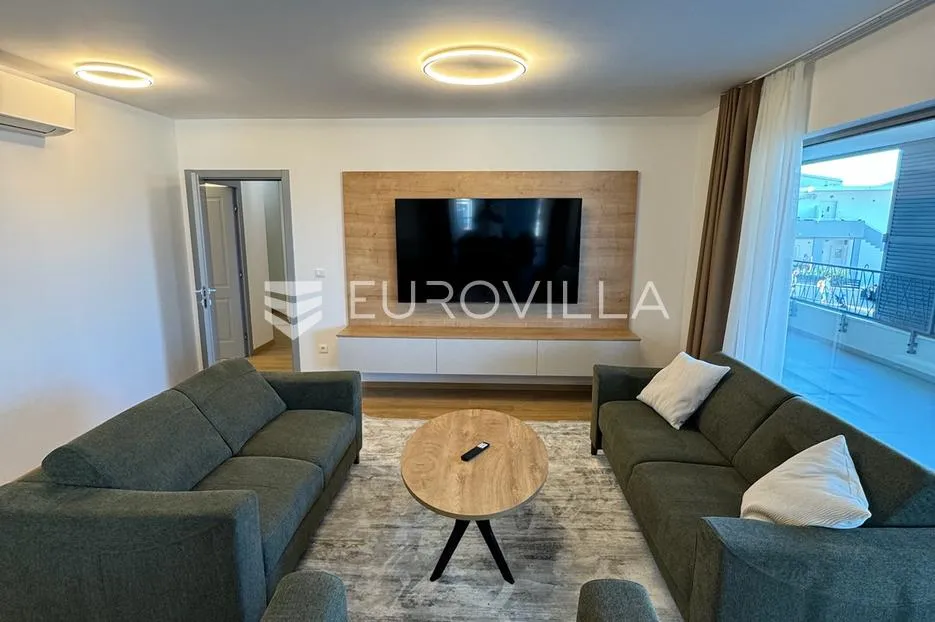 baška voda, novogradnja, useljiv, namješten, trosoban stan veličine 101, 50 m² - slika 3