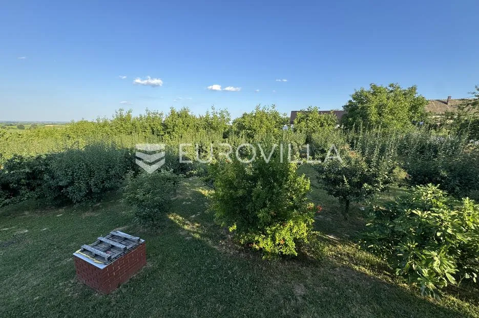 mandićevac, prekrasna katnica 150 m2 na zemljištu od 2854 m2 - slika 24