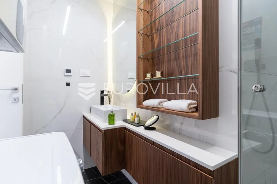istra, rovinj, dugoročni najam dvosobnog luksuznog stana 76 m² na top lokaciji - slika 13