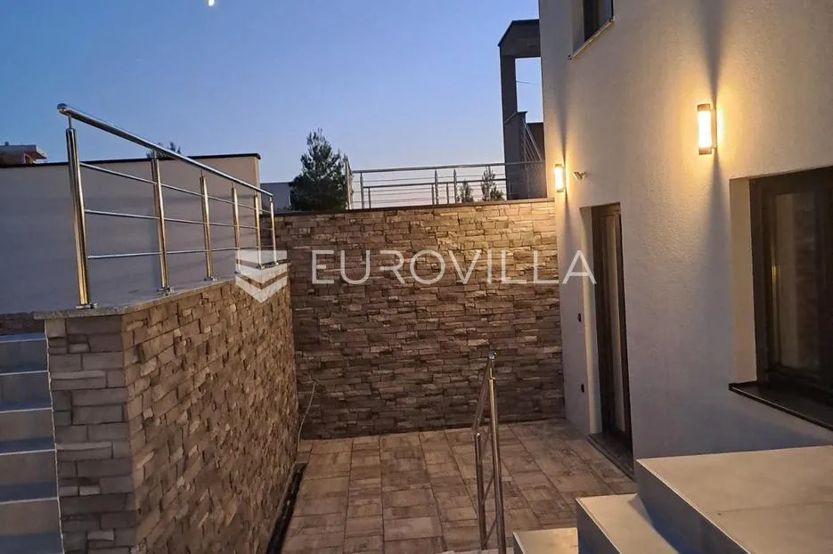 zadar, rovanjska, moderan dvosoban stan u prizemlju s terasom i panoramskim pogledom na more - slika 16