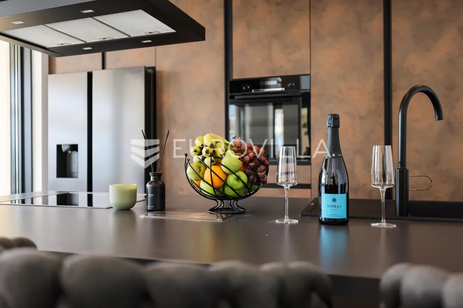 zadar, maslenica, luksuzna vila s bazenom i neometanim pogledom na more 254 m² - slika 13