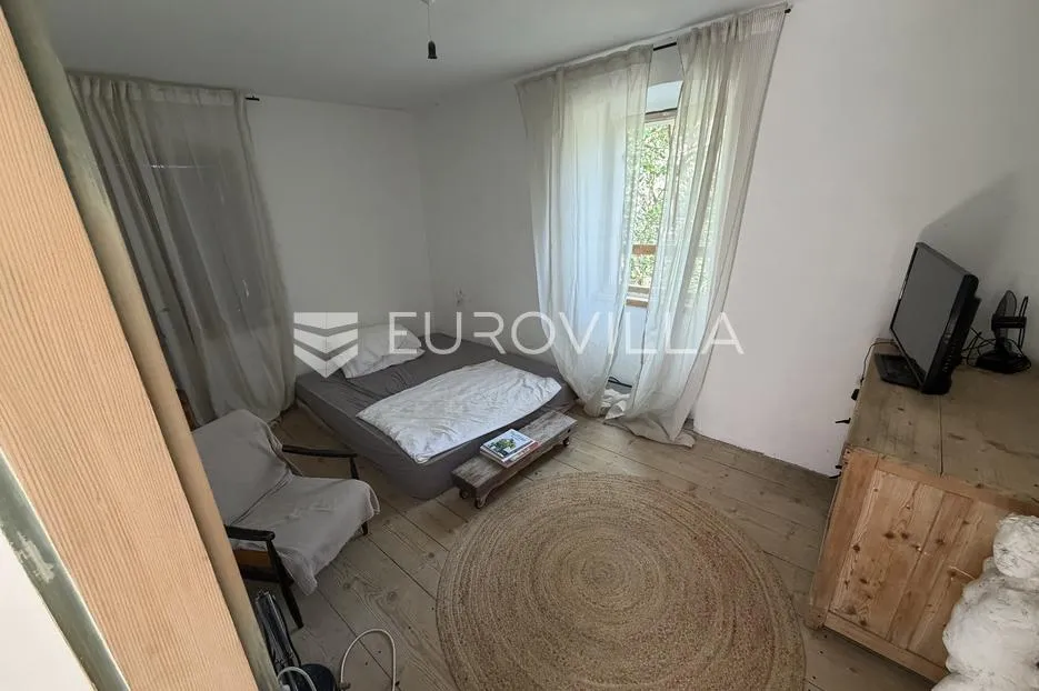vis, marinje zemlje, samostojeća kamena kuća - slika 9