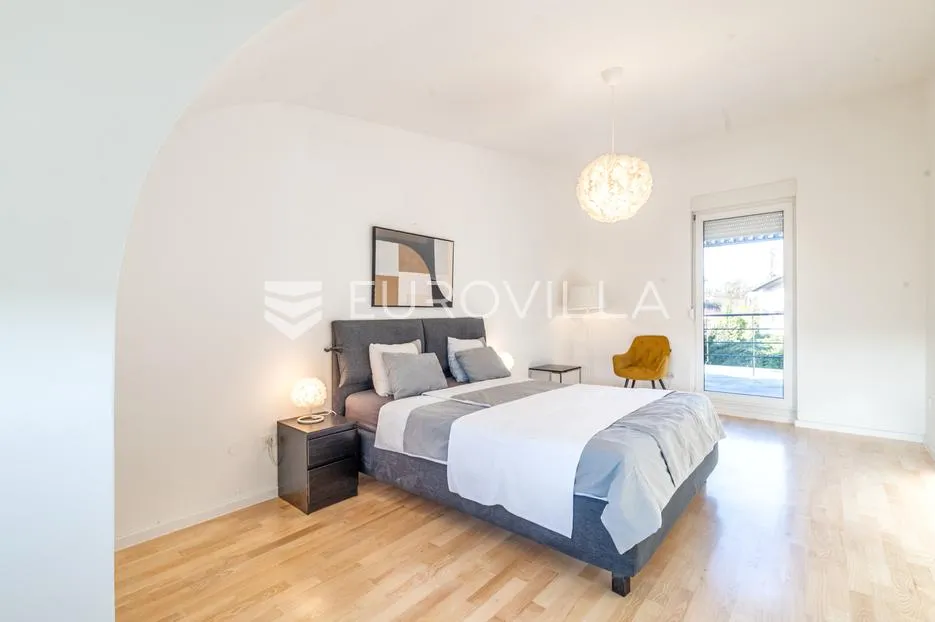 šalata najam komforan potpuno renoviran trosoban stan 140 m² - slika 11