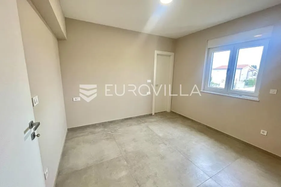 zadar, privlaka, dvosoban stan na prvom katu moderne zgrade s pogledom na more - slika 3