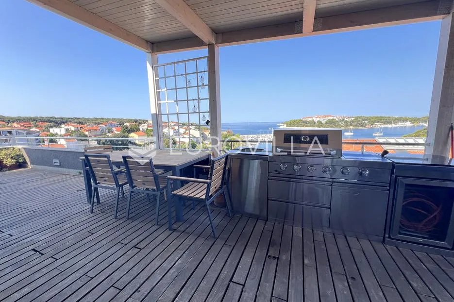 Pula, Pješčana Uvala - prekrasni penthouse s otvorenim pogledom na more - 100m od mora