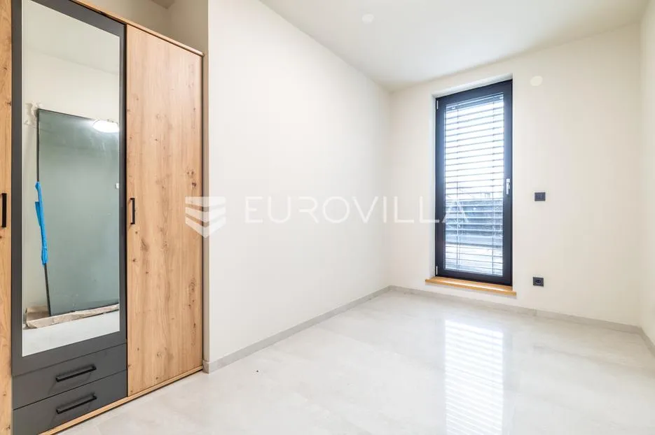 samobor, centar, kuća površine 144 m2 - slika 8
