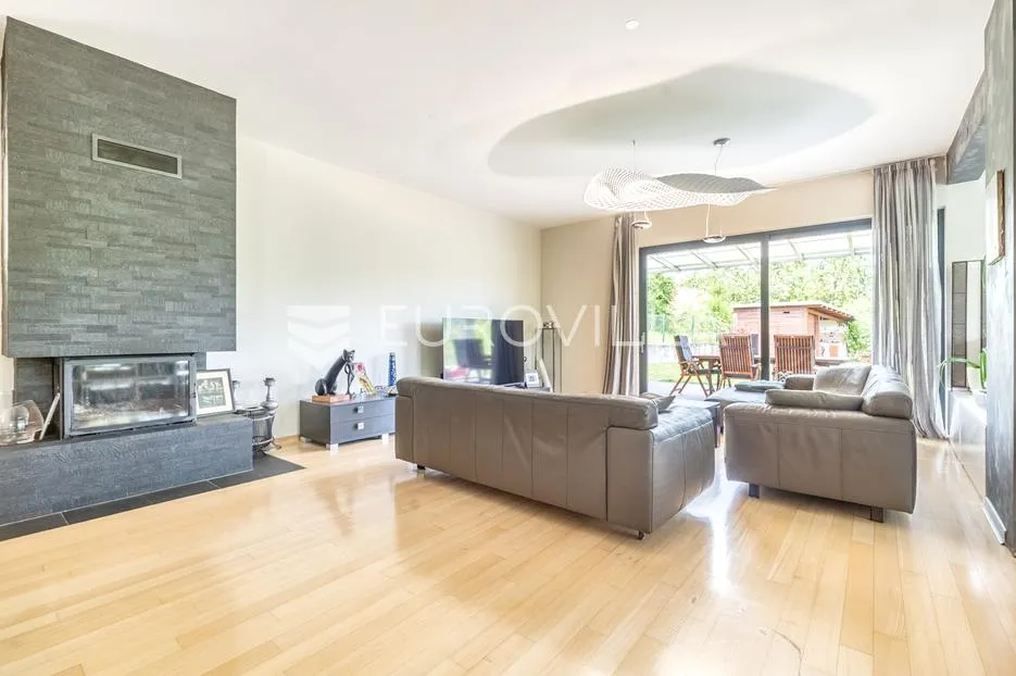 Zagreb, Vrapče, prekrasna vila s dvorištem NKP 505 m2