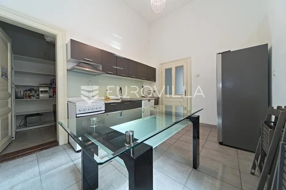 osijek, centar grada, iznajmljuje se poslovni prostor u secescijskoj zgradi, 96 m² - slika 2
