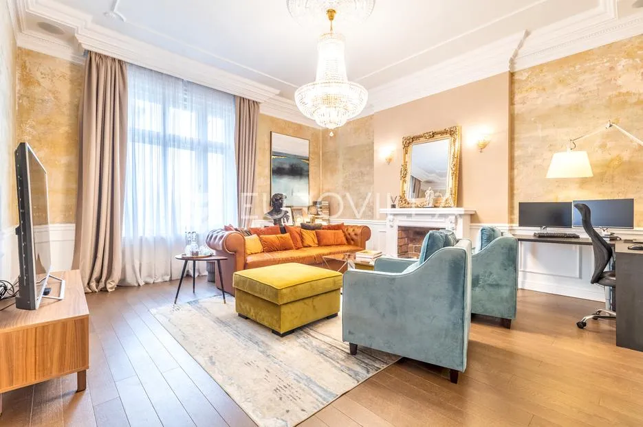 Zagreb, Centar, Mihanovićeva, uređen dvosoban stan 89 m²