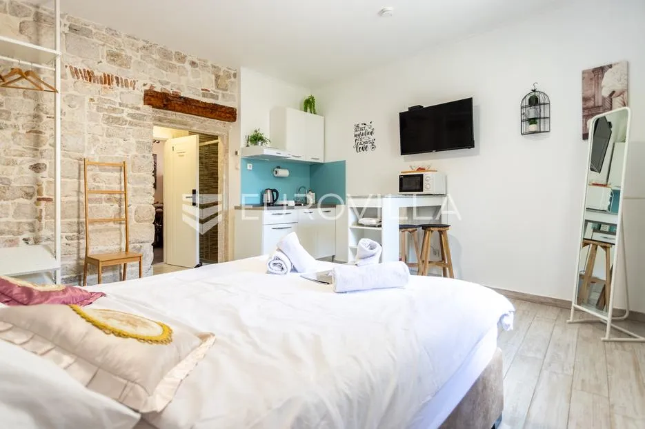 trogir, tri studio apartmana u centru grada - slika 6