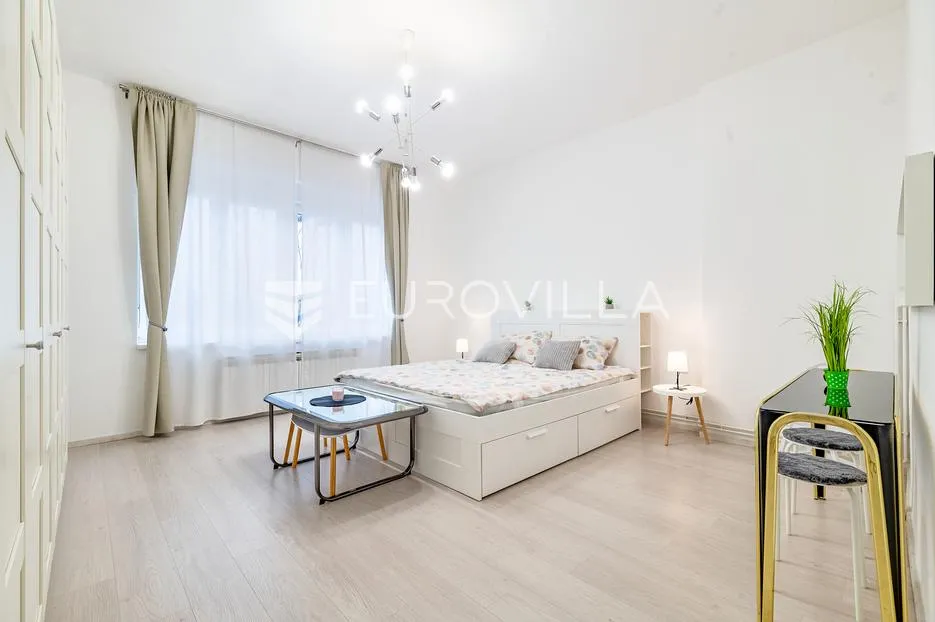 Zagreb, Kvaternikov trg, novouređen stan za najam 65 m²