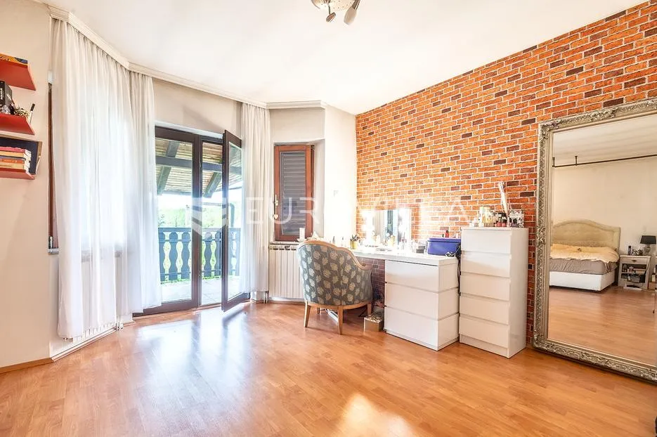 zagreb, sesvete, 2 atraktivne kuće 458 m2 - slika 11