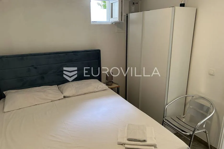 novalja, novouređena kuća s tri apartmana u centru grada - slika 24