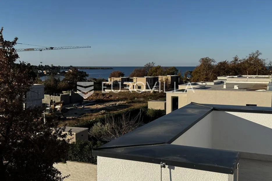 istra, novigrad, novogradnja, dvojna kuća 500 m od mora - slika 13