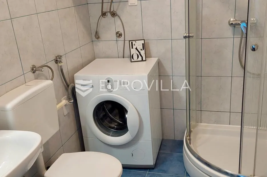 senj, jednosoban stan 40 m² s pogledom na more, udaljen od plaže 80 m - slika 5
