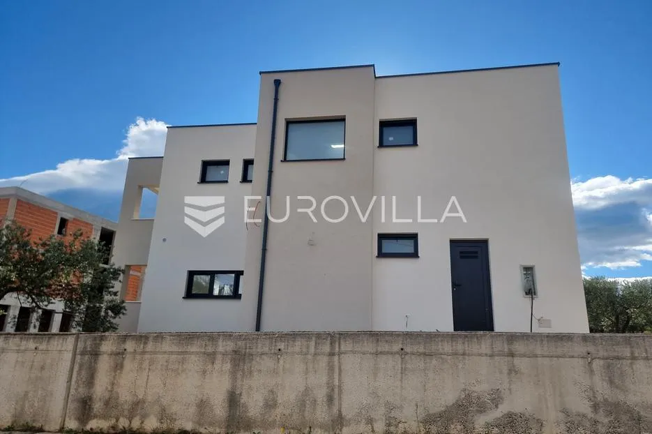 vodice, moderna kuća s bazenom, 190,58 m² - slika 33