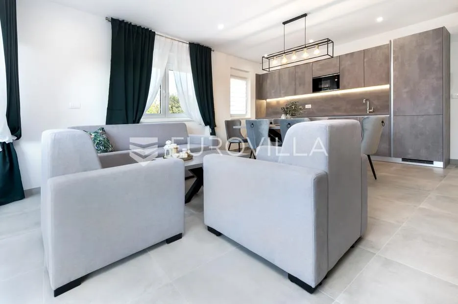 istra, okolica rovinja, predivan namješten dvosoban stan 85 m² 800m od mora - slika 5