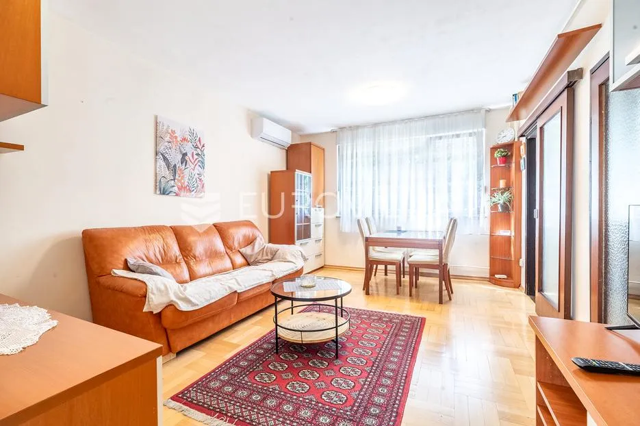 Zagreb, Dugave, trosoban stan 60 m² s loggiom