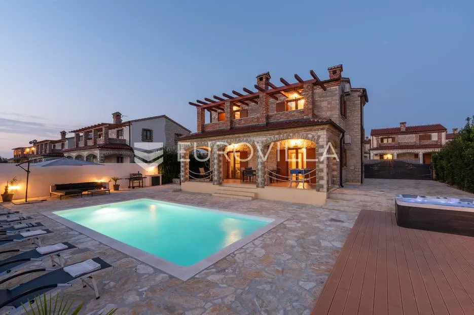 istra, svetvinčenat, prekrasna kamena katnica s bazenom 32 m² i jacuzzijem, 155 m² - slika 5