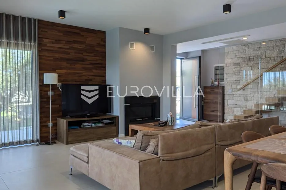 istra, poreč - moderna luksuzna vila udaljena 500 m od mora - slika 32