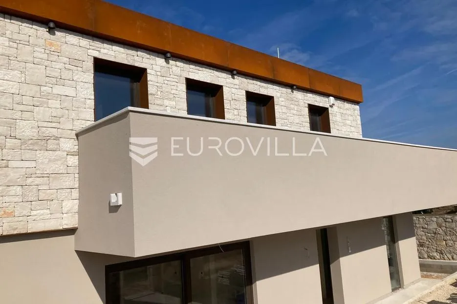 istra, okolica bala, kamena dizajnerska kuća 176 m² s bazenom - slika 46