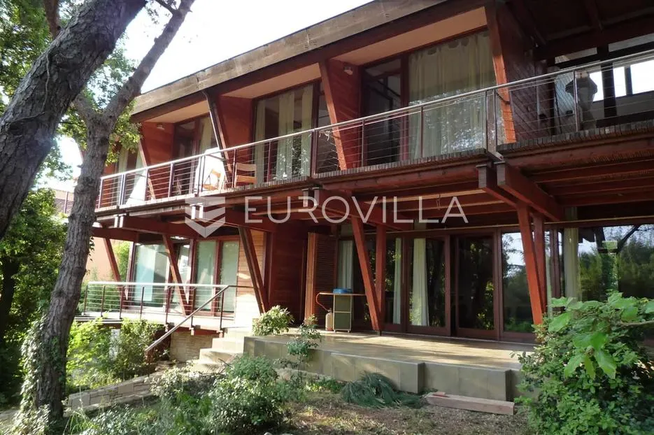 Istra, Rovinj, unikatna vila 362 m² na samo 150 metara od mora na traženoj lokaciji