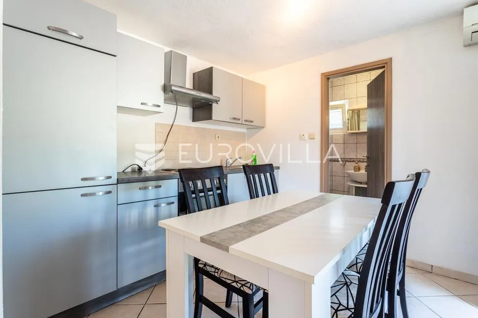 brač, milna, samostojeća kuća s četiri apartmana - slika 25