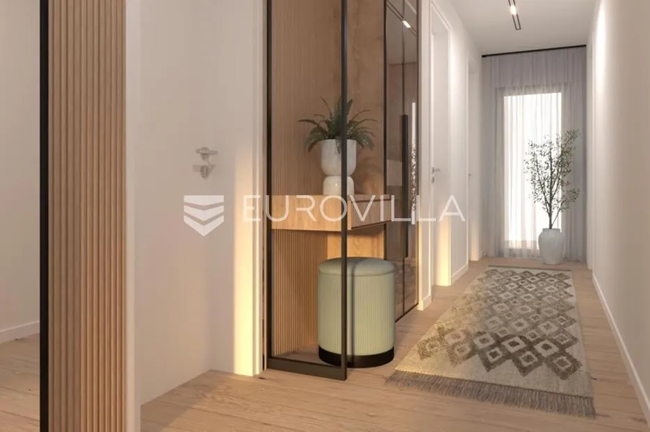 split, prekrasan penthouse s pogledom na more i grad - slika 14