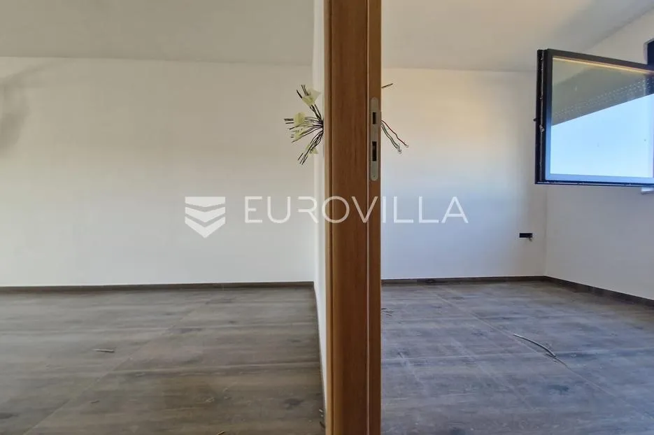 vir, trosoban apartman u blizini plaže, 1. kat - slika 9