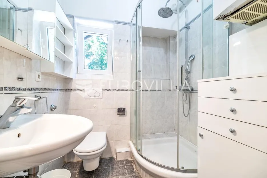 zagreb, tuškanac, uređen trosoban stan 83 m² - slika 9