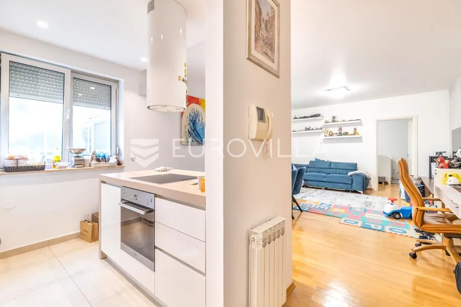 zagreb, medveščak, trosoban stan sa zimskim vrtom, terasom i garažom, 124 m² - slika 4