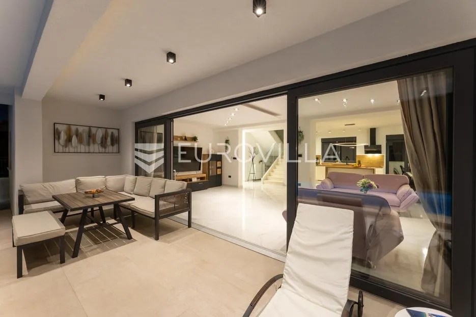 primošten, prekrasna vila s bazenom i pogledom na more, 311,56 m² - slika 40