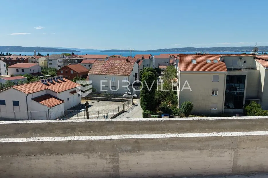 kaštel lukšić, trosoban penthouse s krovnom terasom i dva parkirna mjesta - slika 8