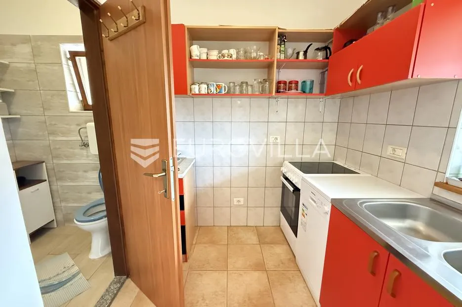 pula, veli vrh - prostrana kuća s pet stambenih jedinica, bazen 22 m2, garaža - mirna lokacija - slika 28
