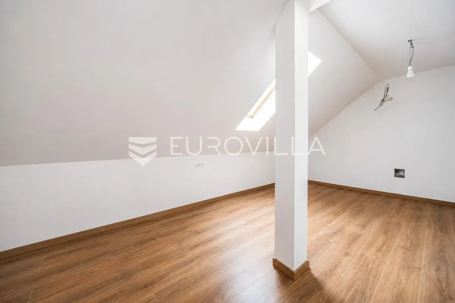 samobor, grdanjci, prostrana kuća 180 m² na zemljištu površine 2127 m² - slika 16