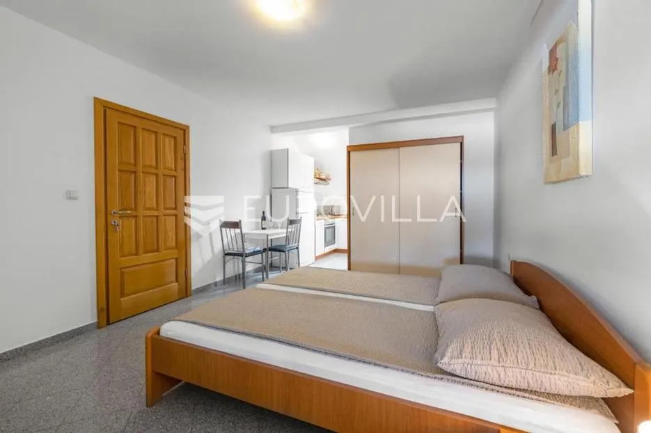 skradin, dubravice, kuća sa 7 apartmana i velikim bazenom, 760 m² - slika 37