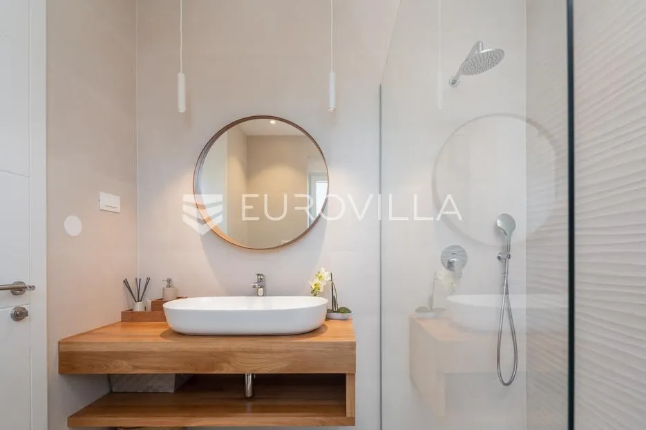 vodice, moderna vila s bazenom i pogledom na more, 332,92 m² - slika 17
