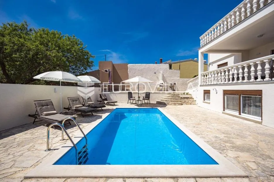 medulin, istra, luksuzna samostojeća vila 205 m² s bazenom i pogledom na more - slika 36