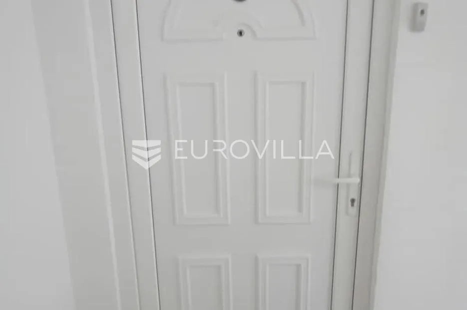 novi vinodolski, dvosoban stan 57 m², samo 150 m od mora, balkon, pogled - slika 9