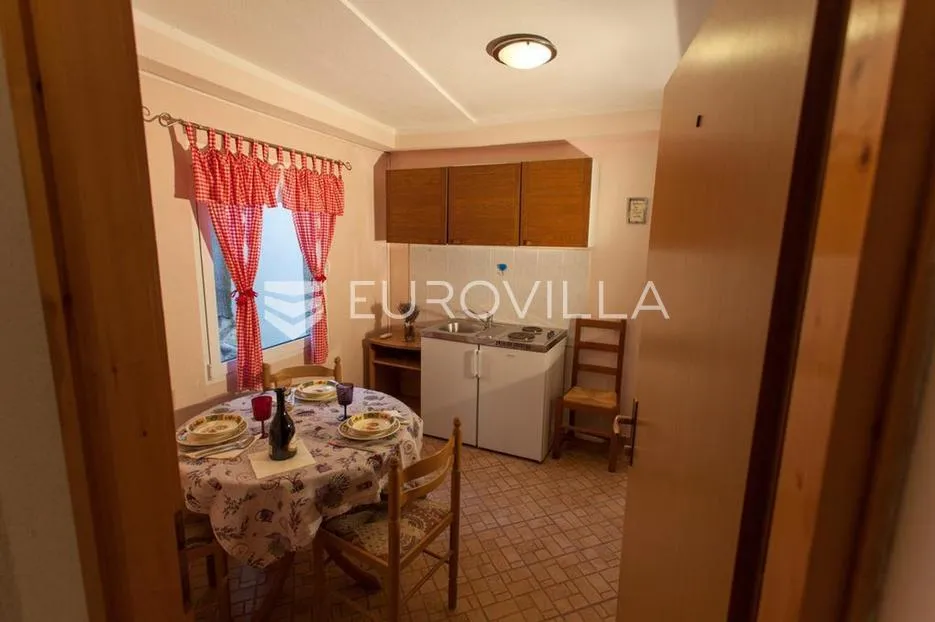 cres, kuća s restoranom, apartmanima i privatnim parkingom, 200 m od mora, jedinstvena prilika - slika 14